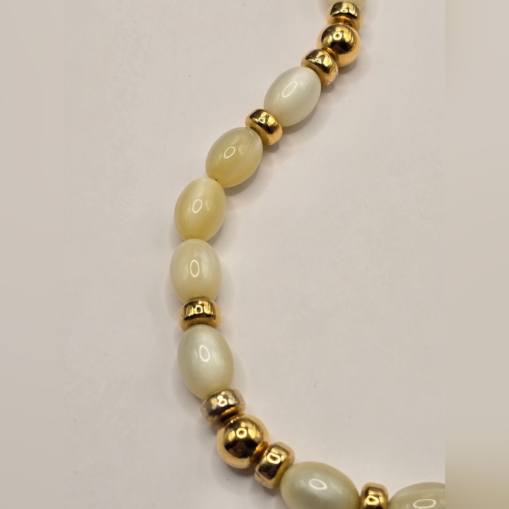 Napier Lucite Cream and Gold Tone Beaded Vintage Necklace - Picture 4 of 7
